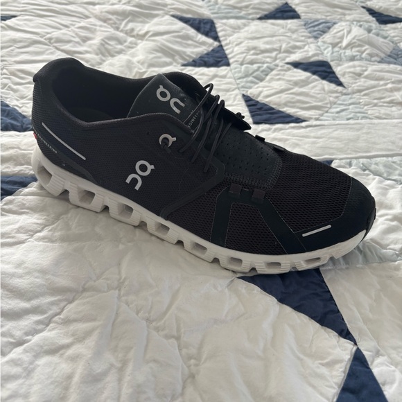 On Running Other - On Running Men's Black Athletic Shoes cloud 5. Size 10